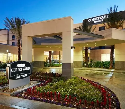 Courtyard-by-Marriott-Long-Beach-Airport-1